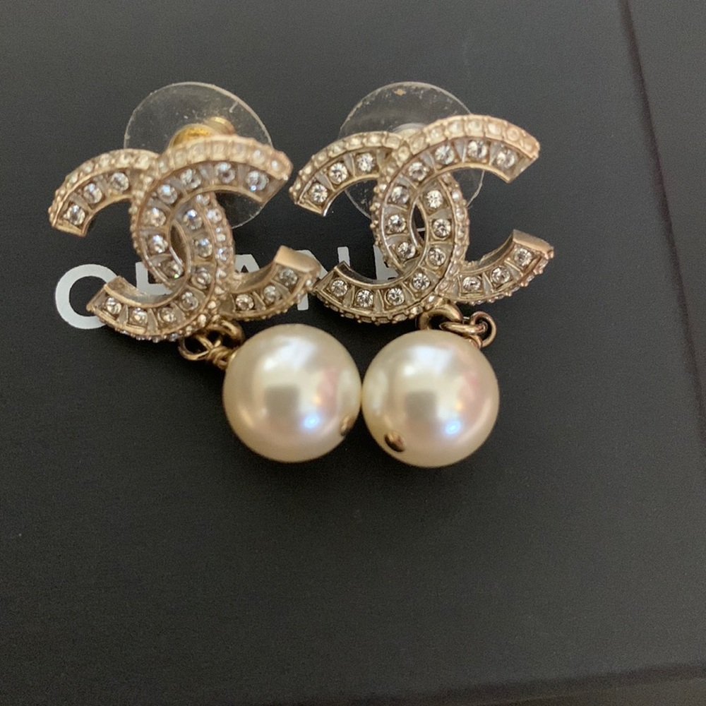 Chanel CC drop pearl earrings